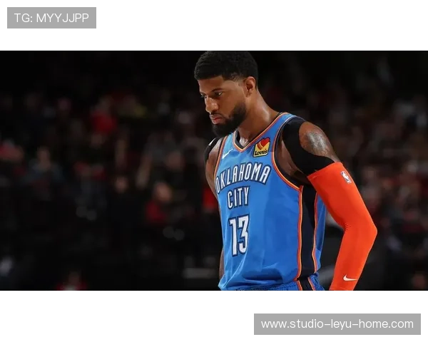 卡斯尔无球跑动制造空位，拉开雷霆外线空间