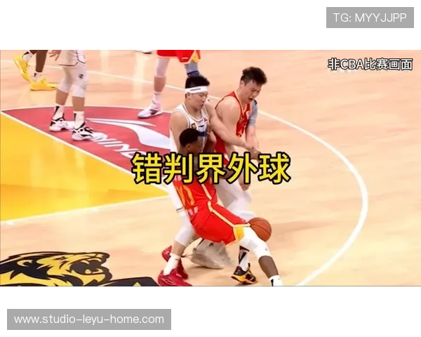 篮球比赛中球碰到裁判是否算违例?关键判定解析 篮球比赛中球碰到裁判是否算违例?关键判定解析